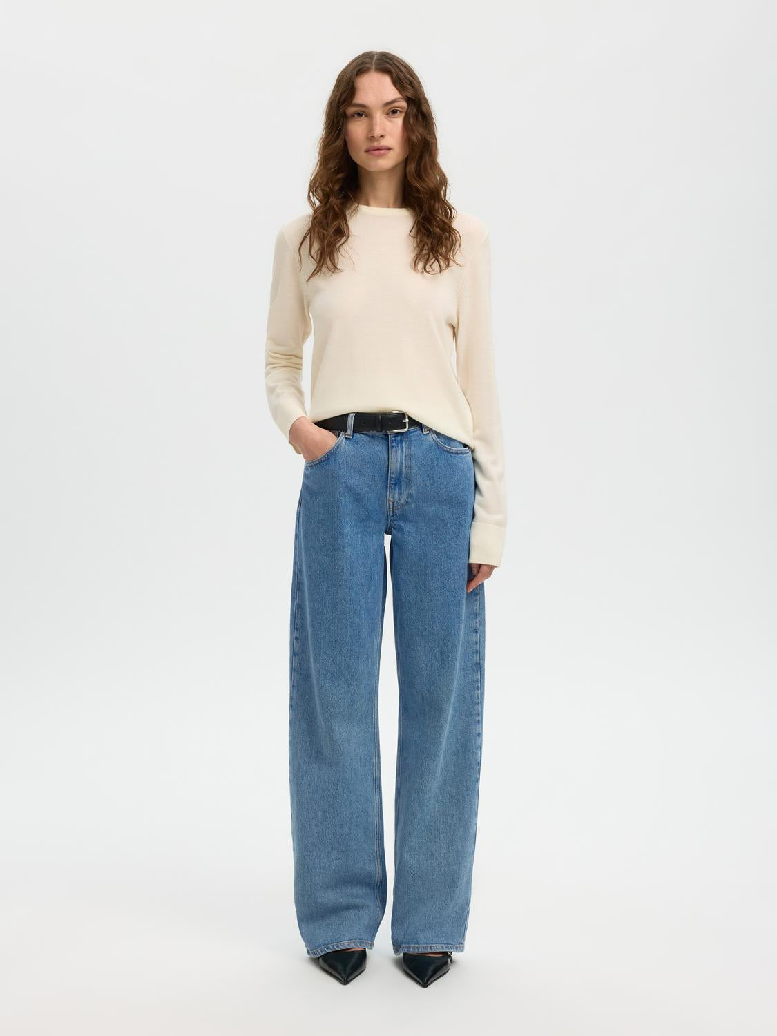 model_shot-front_full